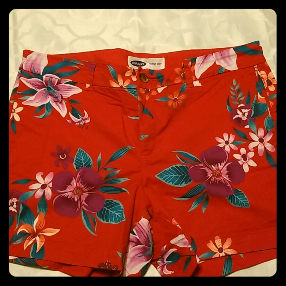 🛍 NWOT Old Navy Red Floral short